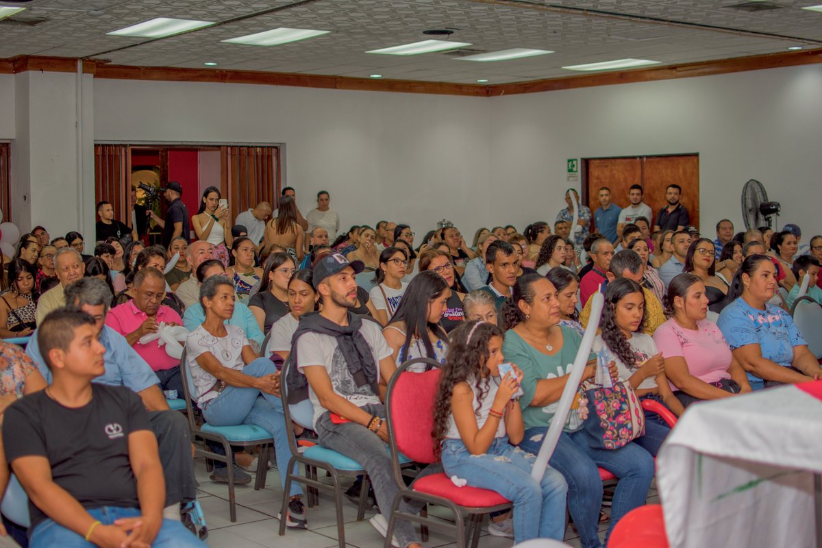 BenjaminAgrado's tweet photo. #dialogosocial 📷 Escuchar, acordar y accionar, son las consignas que nos dejan la linda reunión con los amigos de nuestro líder social Diego Becerra, un hombre con gran vocación de servicio  por nuestra ciudad. Juntos lo Lograremos📷📷📷 #FirmeConAgrado #FirmeConCartago https://t.co/cIR7IUttLq