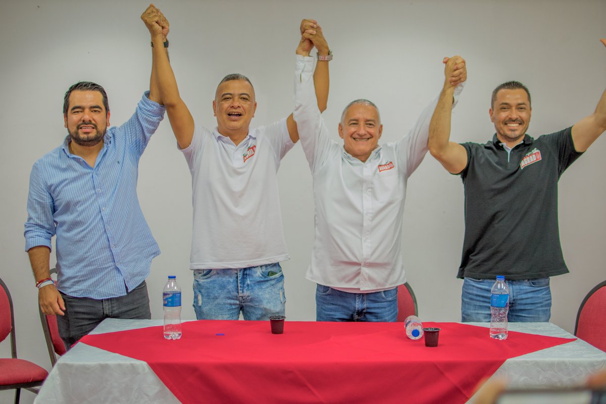 BenjaminAgrado's tweet photo. #dialogosocial 📷 Escuchar, acordar y accionar, son las consignas que nos dejan la linda reunión con los amigos de nuestro líder social Diego Becerra, un hombre con gran vocación de servicio  por nuestra ciudad. Juntos lo Lograremos📷📷📷 #FirmeConAgrado #FirmeConCartago https://t.co/cIR7IUttLq
