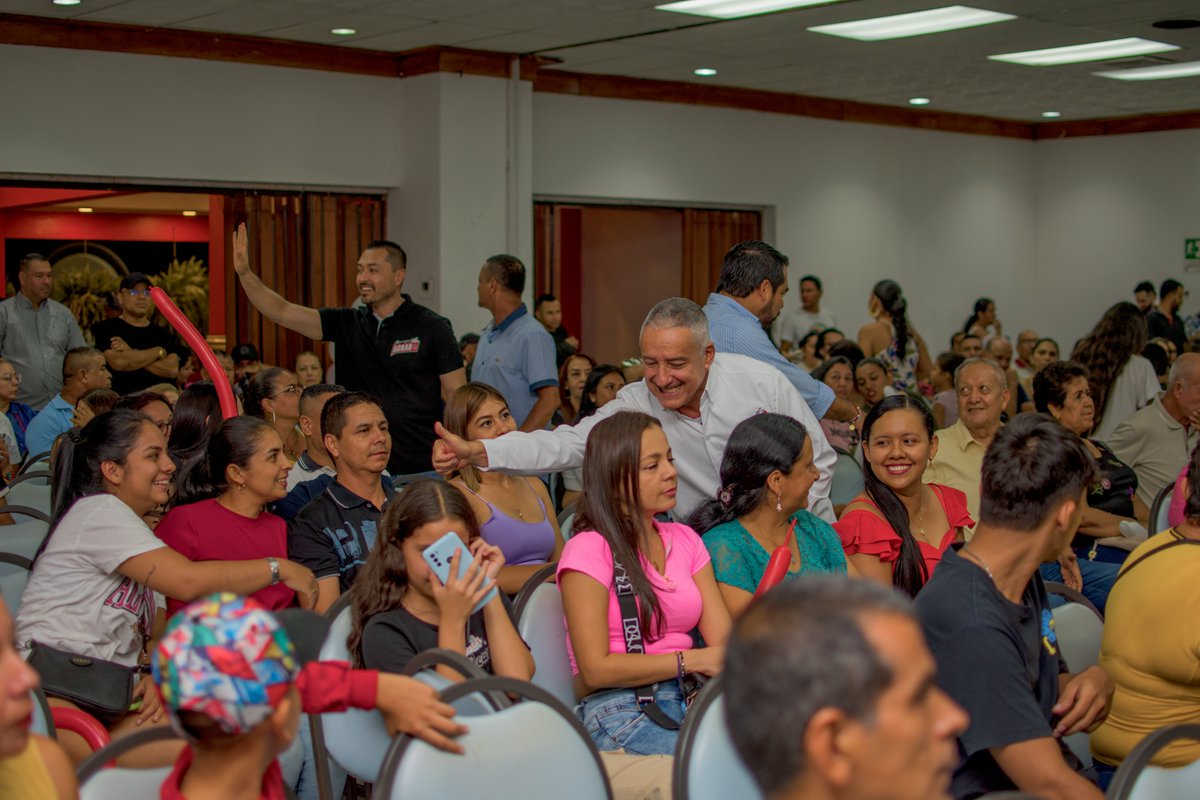 BenjaminAgrado's tweet photo. #dialogosocial 📷 Escuchar, acordar y accionar, son las consignas que nos dejan la linda reunión con los amigos de nuestro líder social Diego Becerra, un hombre con gran vocación de servicio  por nuestra ciudad. Juntos lo Lograremos📷📷📷 #FirmeConAgrado #FirmeConCartago https://t.co/cIR7IUttLq