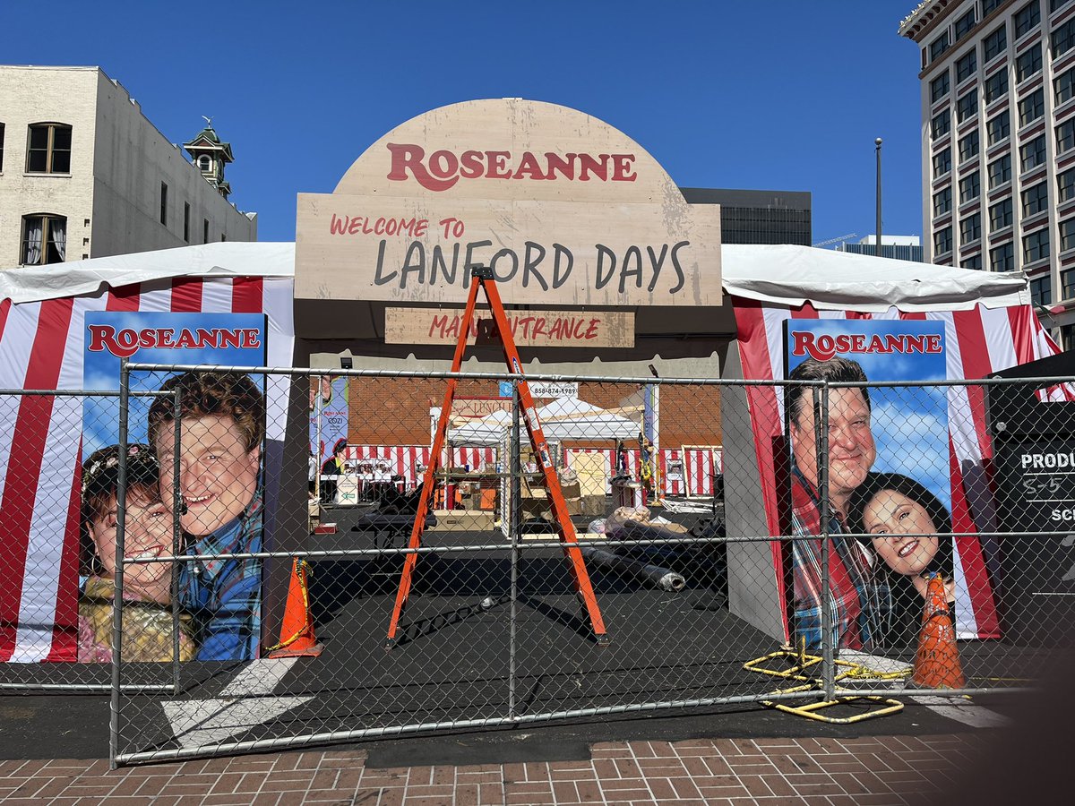 Downtowngoose's tweet photo. #lanforddays @COZITV @ParksAndCons @SD_Comic_Con @OutsideComicCon #outsidecomiccon #outsidecomiccon2023 several carnival type game booths w/lunch counter at the back. https://t.co/SIJW9UIBZh