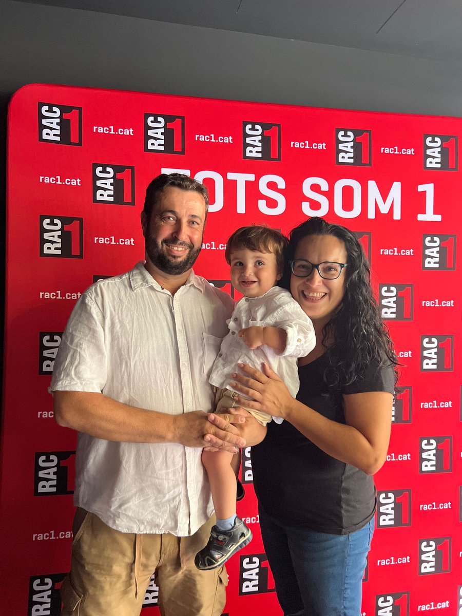 Vam conèixer la Jessica "del xaleco" quan treballava com a captadora de socis per a ONGs. Llavors, feia 10 anys que intentava ser mare. Avui ha vingut a la Festa Islandesa amb el seu fill i el seu marit!

📻 rac1.cat/directe