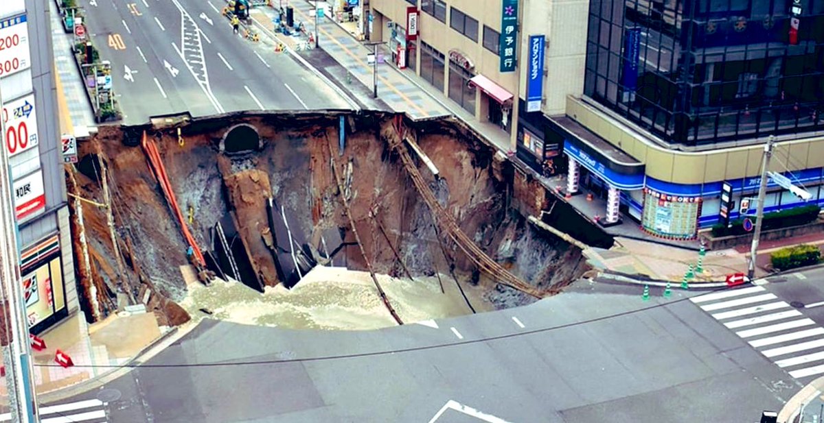 XekiHlongwane's tweet photo. Japan fixed Fukuoka City sinkhole within a week, let’s see how long would it take in our country 😮‍💨🤭🤣 https://t.co/iSfMFDfaKt