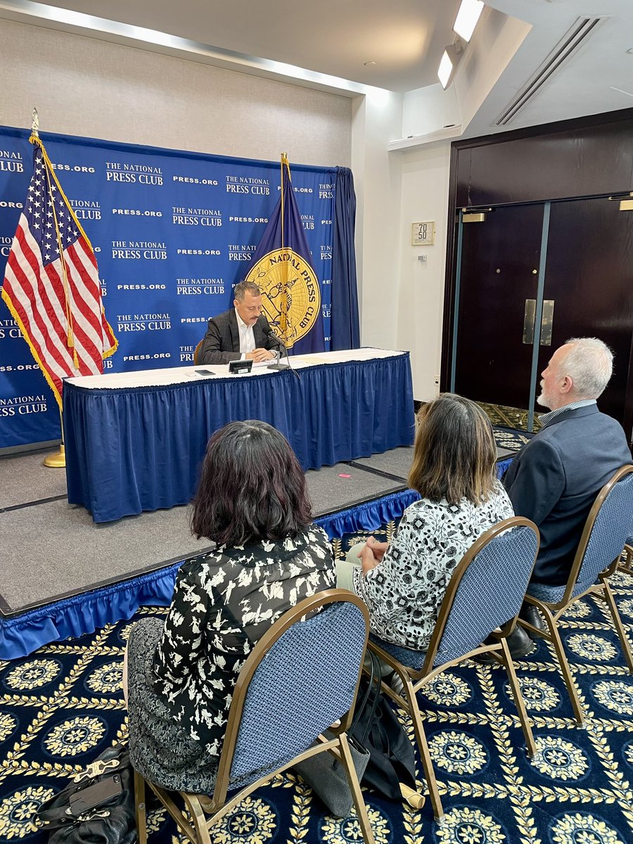 Evan’s mother, father and sister look on as Evan’s colleague @WSJ National Security Reporter @brett_forrest continues with our 24-hour Read-a-thon. We must bring their son and brother home. #IStandWithEvan Watch here: press.org/events/read-th…