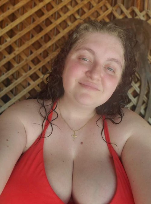 Had fun by the pool today! Enjoying the sunny weather!!! 🌞 😘😘 https://t.co/TXq8JWULb4