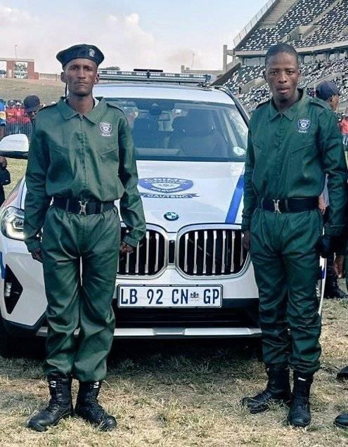 AdvoBarryRoux's tweet photo. South Africa is alive with possibilities! The Verbally trained Crime Prevention Wardens have not been paid their R2500 since they signed their contracts in May. https://t.co/KZKI21kDmF