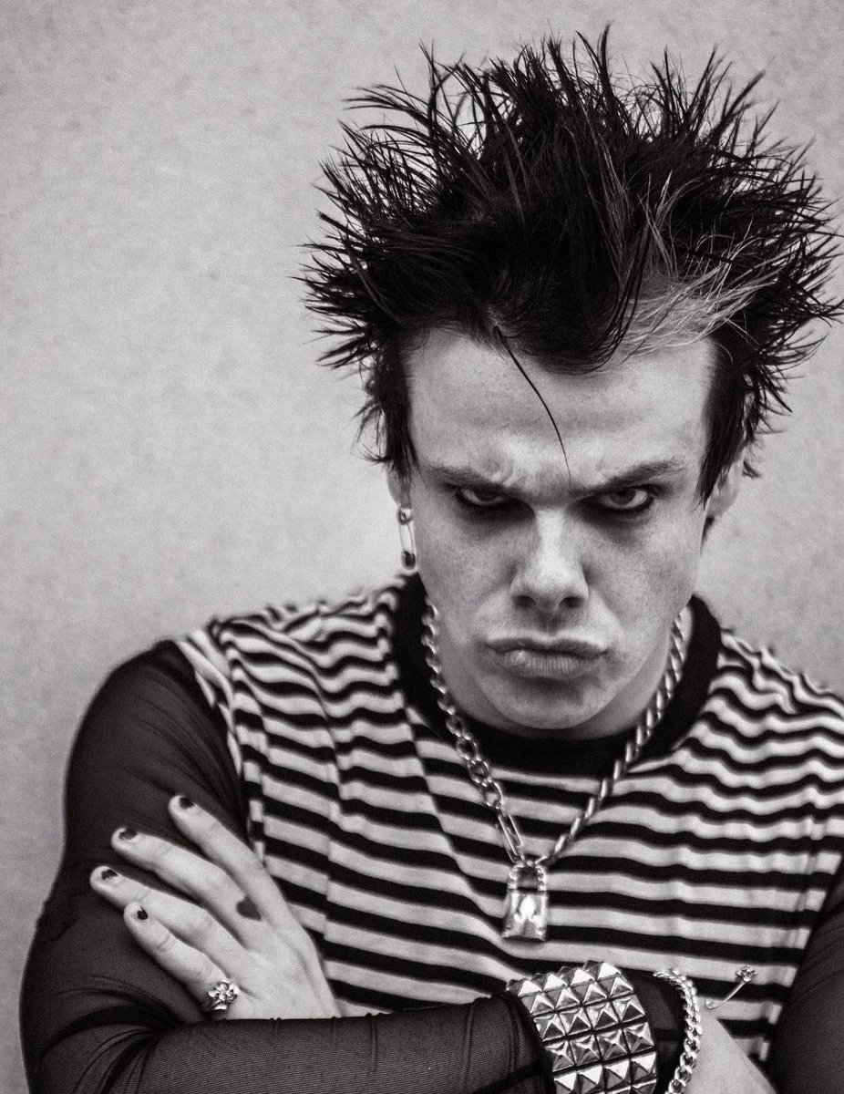 dieforyungblud's tweet photo. yungblud:                          dominic harrison: https://t.co/nddhb40e0Y