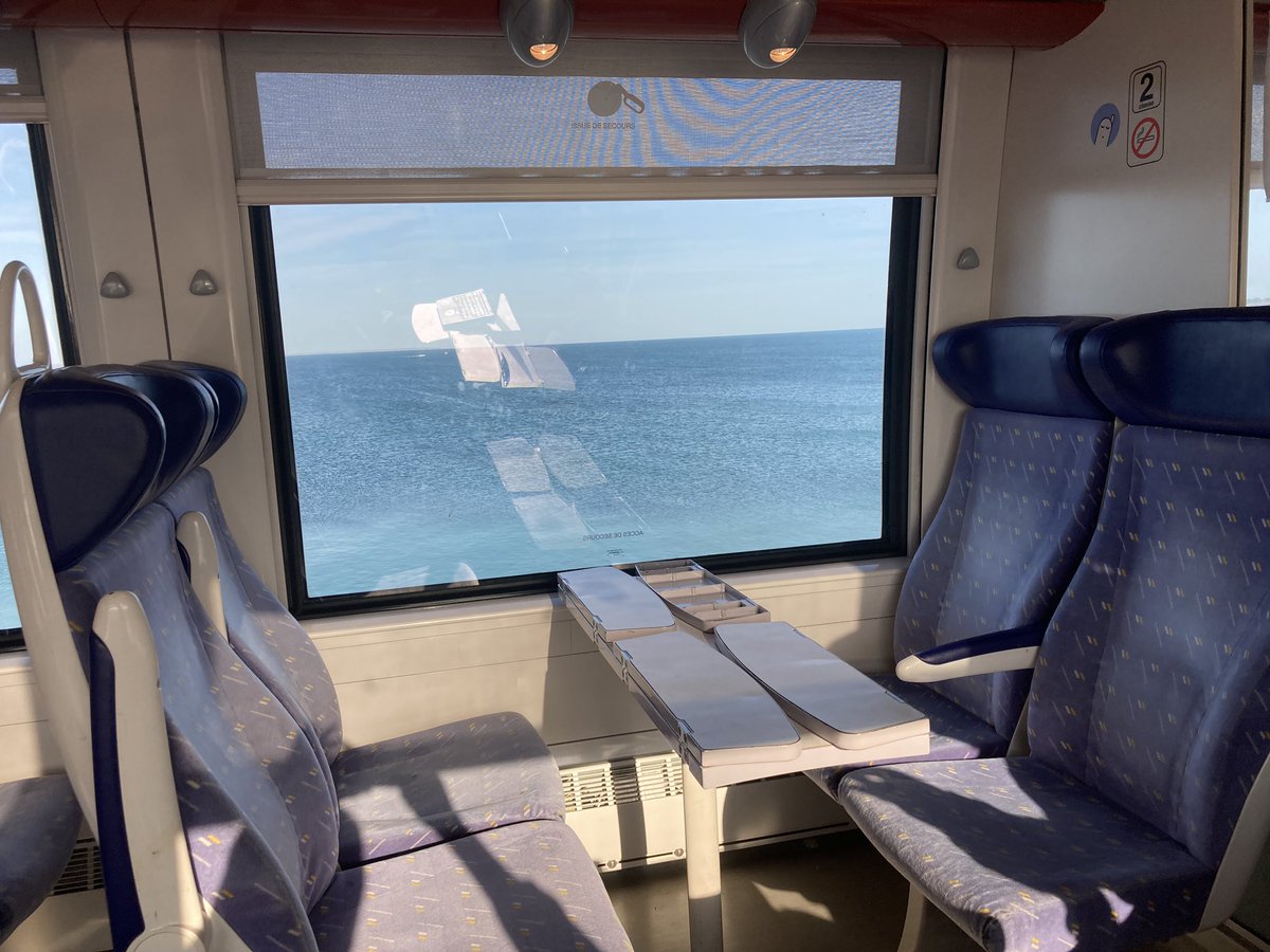🌞 Avec <a href="/TERBreizhGo/">TER BreizhGo</a>, un petit plongeon dans l’Ocean Atlantique direct depuis le train. Pensez au maillot de bain 🩳 ! 😉