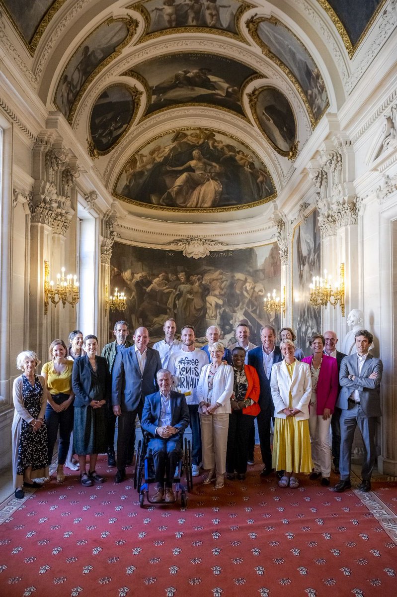 FreeOlivierVDC's tweet photo. Today, Olivier thanked the people &amp; @CityBrussels for supporting his release &amp; encouraged everyone to help support @freelouisarnaud by signing &amp; sharing the petition requesting his release https://t.co/2nSh3k0l6J #StandUp4HumanRights #FreeLouisArnaud https://t.co/b6p5VfKst6