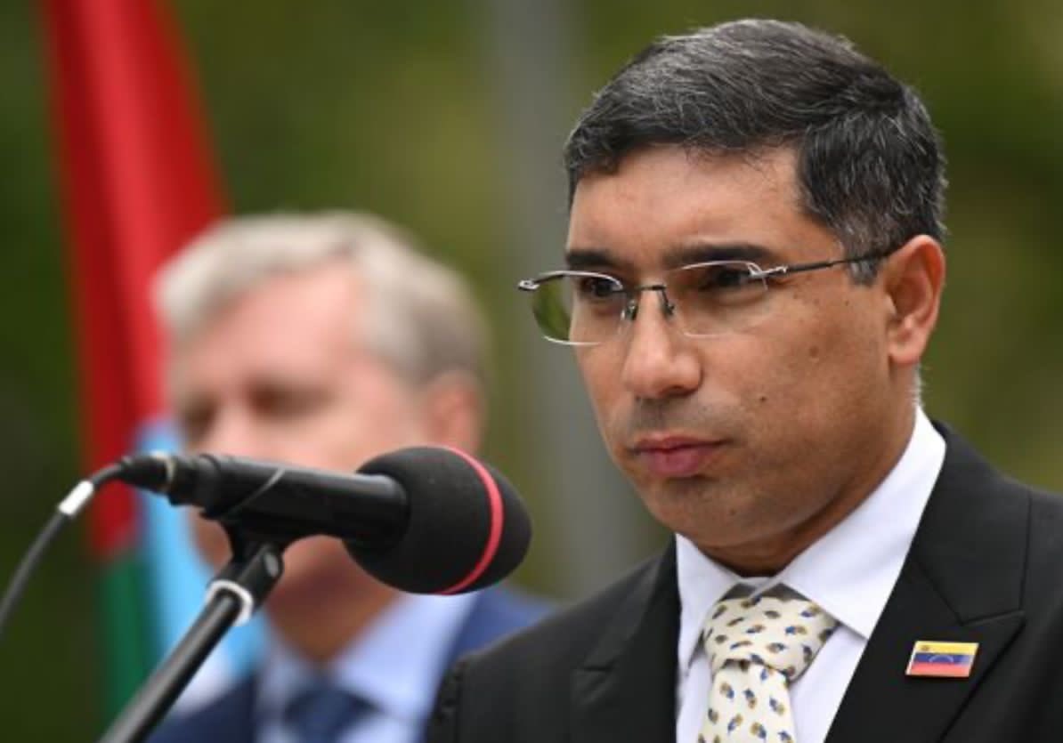 📍Plaza Bolívar, Moscú.
¡El Libertador llegó a Rusia!
Con orgullo patrio acompañamos a nuestra Almiranta Carmen Meléndez a la inauguración de este monumento ecuestre del Padre de la Patria, Simón Bolívar, que es símbolo de fraternidad entre el Pueblo de🇻🇪 y 🇷🇺

@nicolasmaduro