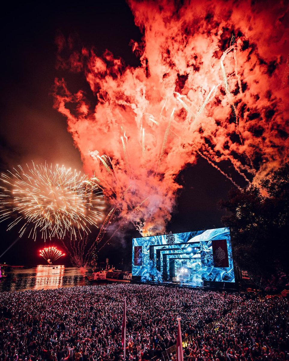 Pushkar_18's tweet photo. @MartinGarrix @ushuaiaibiza 🔥🔥🔥 https://t.co/om0sjzHyLm