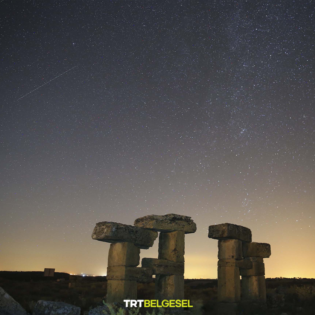 Blaundos Antik Kenti’nde yıldızlı gece 🌌
🏛️Uşak’ın Ulubey ilçesindeki Sülümenli köyünde yer alan antik kent, Büyük İskender’in Anadolu seferinden sonra Makedonya’dan gelenler tarafından, Frigya ve Lidya kültürlerinden esinlenerek kurulmuştur.
📸: Mehmet Çalık, AA