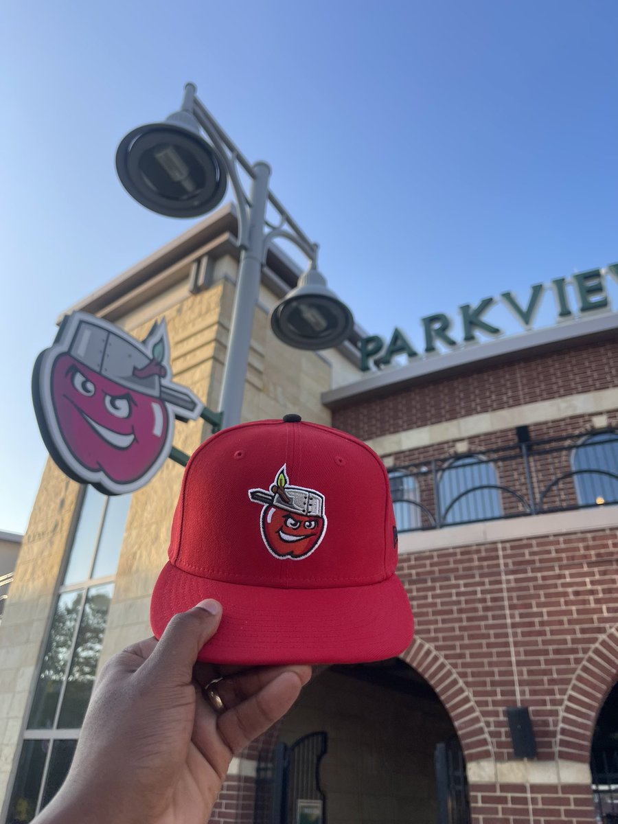 ChuckT17's tweet photo. Wifey’s biggest fan since day 1!

Big s/o to the @TinCaps & @hoosierlottery for having us out! Beautiful day for some baseball. 

Fun fact: 1st time I saw @TayKopczynski she had a mic in her hand hosting a baseball game. Pretty cool full circle moment yesterday for us to now be married w/ our family supporting her at a game! 🫶🏾⚾️