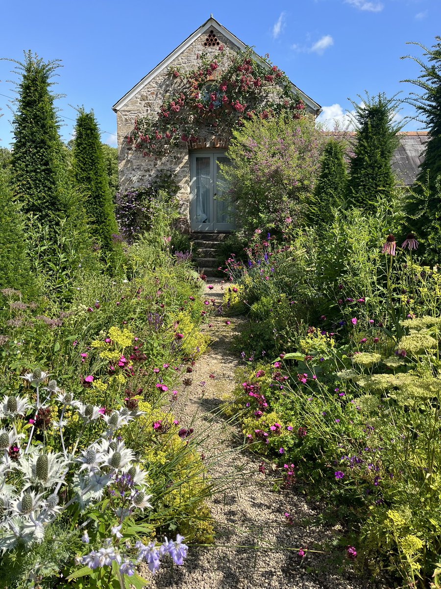 Visited a beautiful garden today. This is Batcombe House near Briton. 
#gardenlovers #gardenexplorers