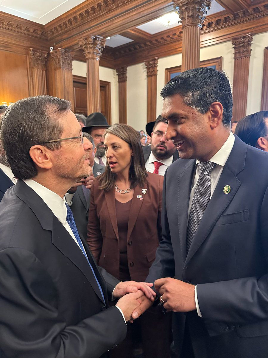 RepRoKhanna's tweet photo. I had the opportunity to speak with President @Isaac_Herzog today. His speech affirmed the historic economic, cultural &amp; security bond between the US &amp; Israel. We spoke about Heschel who believed that no religion has a monopoly on the truth as informing for pluralistic democracy. https://t.co/NRxEllbVxG