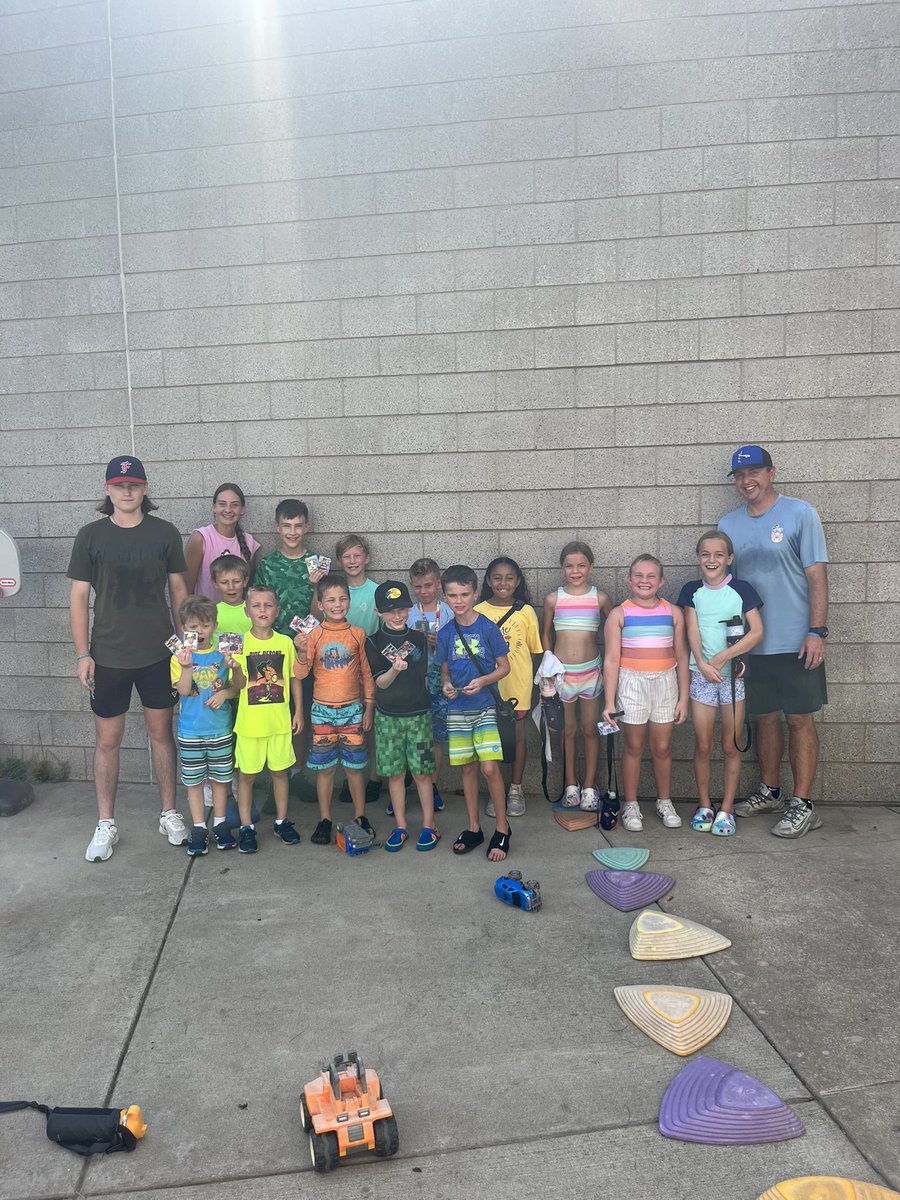 Caidengary9's tweet photo. Enjoyed my morning teaching children baseball fundamentals. @BBBaseballstl https://t.co/X8rNSlkRif