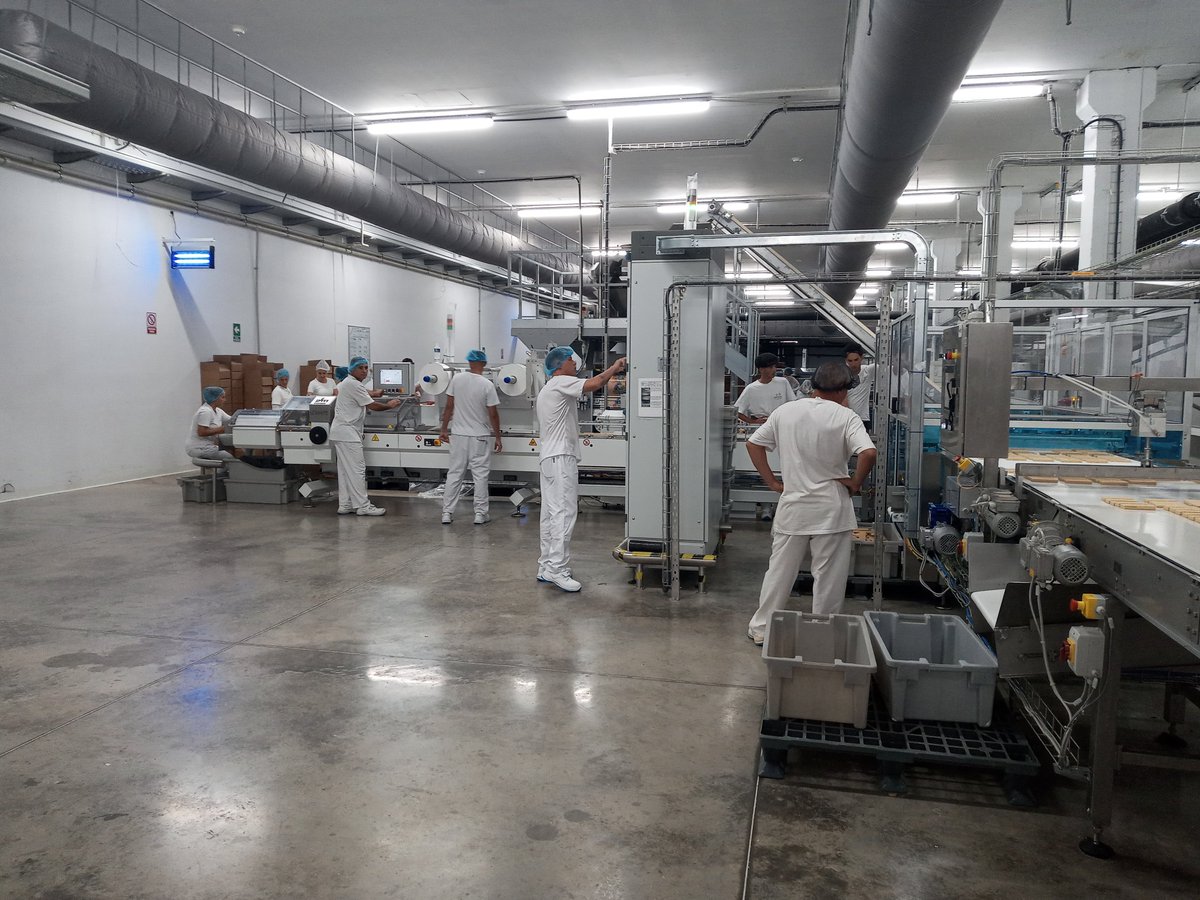 JESSGME23604727's tweet photo. Visita de trabajo de la Dirección Técnica de Coralsa, a la Empresa Mixta de confitura Proxcor SA de Caibarien, continúan las producciones de Galletas y las pruebas técnicas de Sorbetos.#SiempreEs26 #CoralsaCuba #Moncada70 https://t.co/kNeIZgiqYf