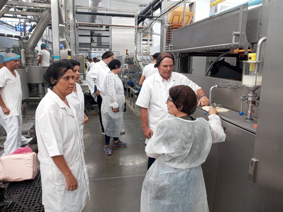 JESSGME23604727's tweet photo. Visita de trabajo de la Dirección Técnica de Coralsa, a la Empresa Mixta de confitura Proxcor SA de Caibarien, continúan las producciones de Galletas y las pruebas técnicas de Sorbetos.#SiempreEs26 #CoralsaCuba #Moncada70 https://t.co/kNeIZgiqYf