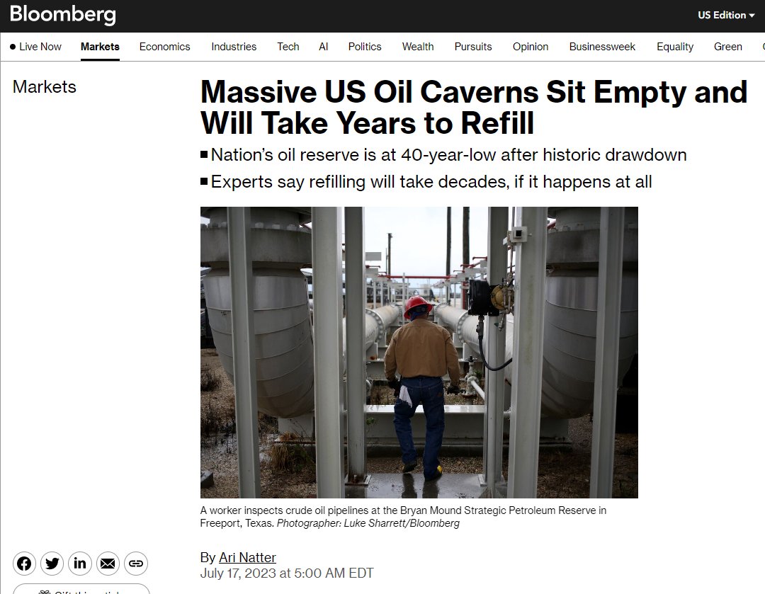 Eyaaaad's tweet photo. Bloomberg:
انهيار كبير في مخازن الولايات المتحدة من النفط حيث وصلت لأدنى مستوى منذ 40 عام ولإعادة ملئها ستحتاج الحكومة الأمريكية لعشرات السنين بعد قيام إدارة بايدن بإهدارها مما سيجعل الولايات المتحدة عرضة لصدمات أسعار النفط ووقوعها تحت رحمة المملكة العربية السعودية وروسيا. https://t.co/lrehVBfxdX