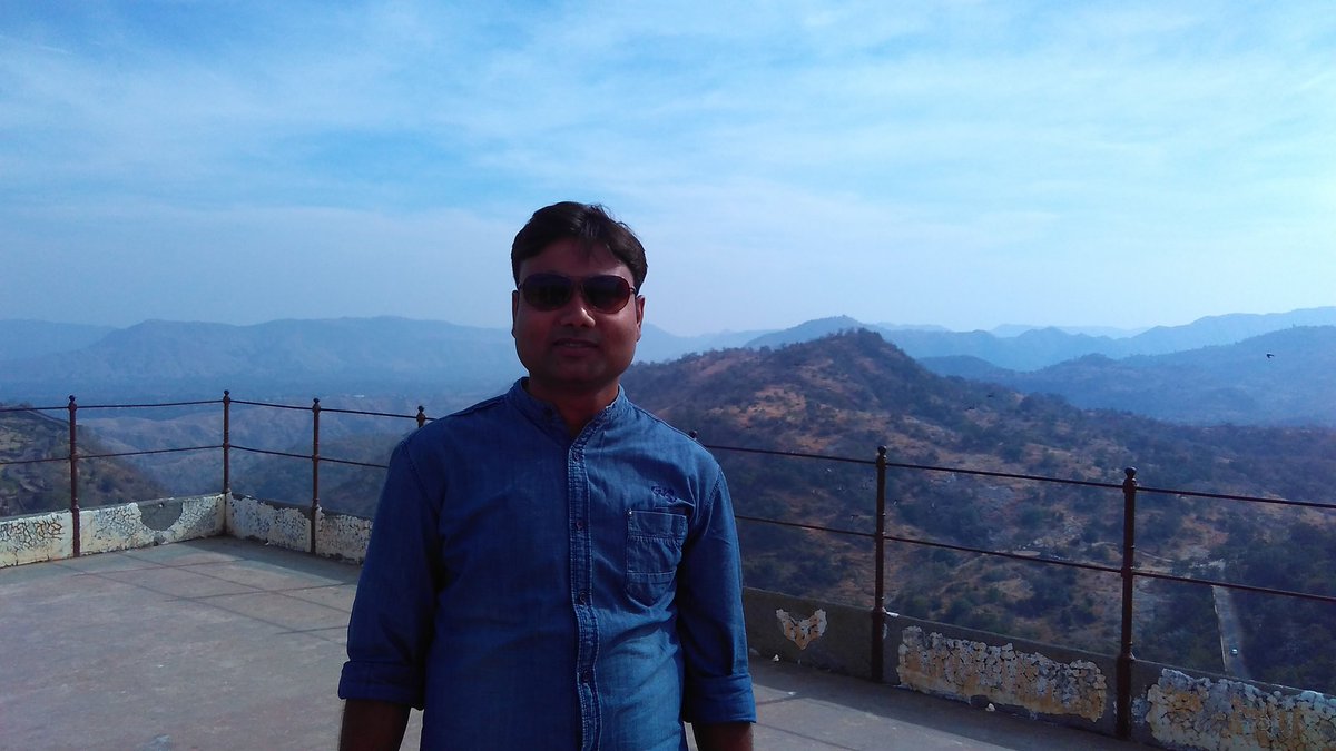 Pankajchandrag2's tweet photo. कल #संसद के #मॉनसूनसत्र में क्या चलेगा ?
1. #मणिपुर की तबाही
2.#India vs new India
3.#सीमाहैदर
#MonsoonSession
#Monsoon_Session
अंदाज़ा लगा सकते हैं कि राजनीति के लिए इनकी प्राथमिकता कैसे तय होगी ..देखा जाए https://t.co/Ip4jPmhJ7X