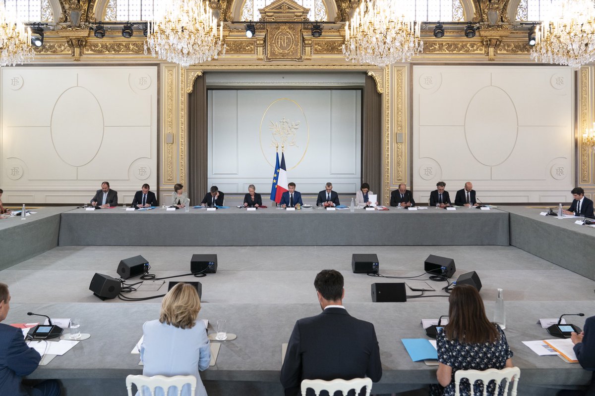 EmmanuelMacron's tweet photo. Un évènement mythique, un succès sportif pour nos athlètes, un succès pour nos territoires et la Nation : voilà notre objectif pour les Jeux olympiques et paralympiques de Paris 2024. J-373, ne cédons rien de notre ambition et de notre audace ! https://t.co/OXUKTHQ1XS