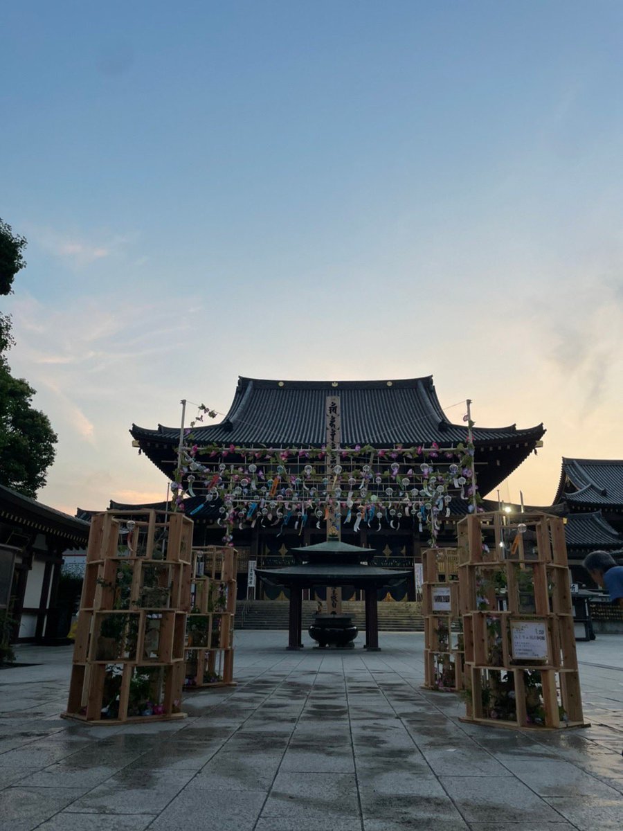 daishionepark's tweet photo. #拡散　#RT お願いします🙇‍♂️
地域の子どもたちと作った
🌿みどりの風鈴回廊🎐

#おはようございます！
#川崎大師風鈴市、暑さに負けず盛り上がってます^_^

��日のみ風鈴流しのため夜19時まで開催！涼しいうえに、回廊もいい雰囲気✨
 
ぜひご覧ください！

#川崎大師 #風鈴市 #大師仲見世  #大師ONE博 https://t.co/aZdxrWgzPl