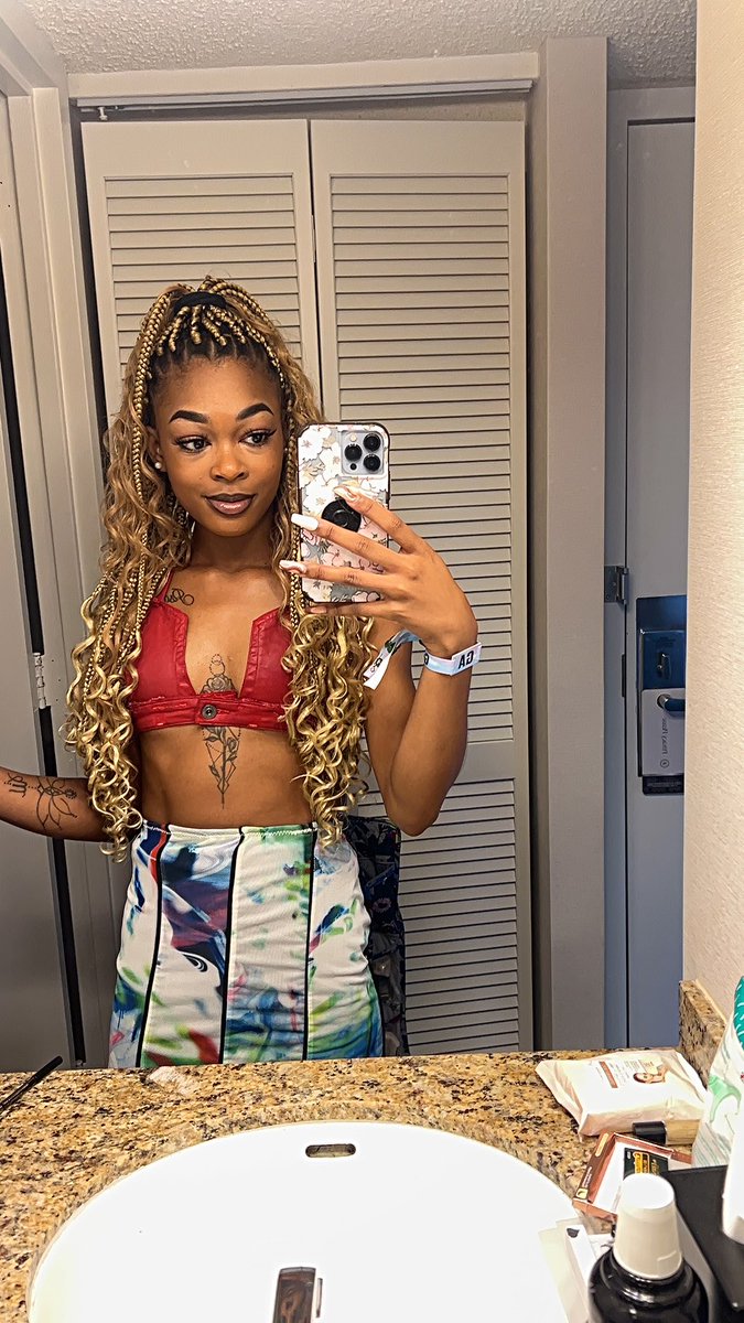 em_dee_geee's tweet photo. dc was good to me. #bcfest23 🥦
top & skirt made by me. https://t.co/Y5ONSK4UlW