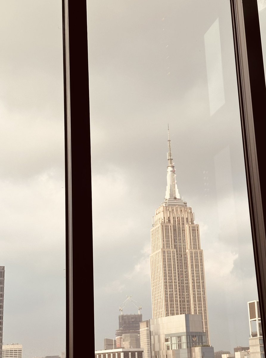dinambar's tweet photo. NYC for a hot minute. #somewherenowhere https://t.co/RdR6OjiX50