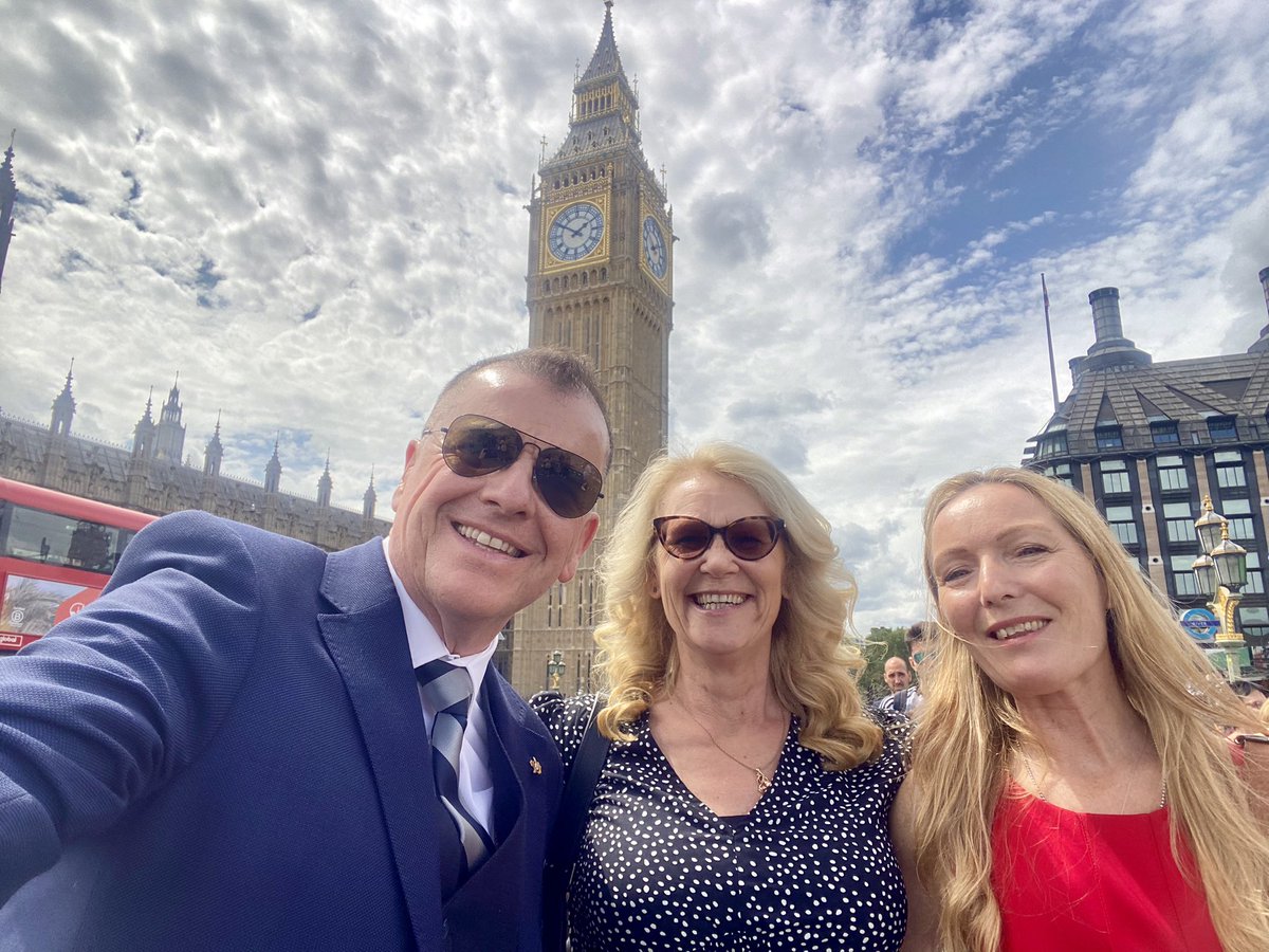 #Oliverscampaign It was great to finally meet @mariacaulfield and @cj_dinenage and catch up with @GillianKeegan and @pspicer01 with @PaulaMc007 in Westminster this week. These amazing ladies have all played a significant part in the development and delivery Olivers training.