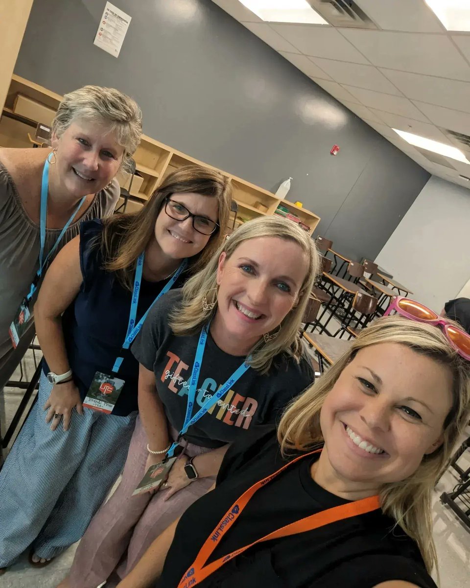mcarter4409's tweet photo. Amazing day learning &amp; presenting @upstatetech #beebots #k5watchusthrive #Taylorsleads https://t.co/YnG0g34Dqh
