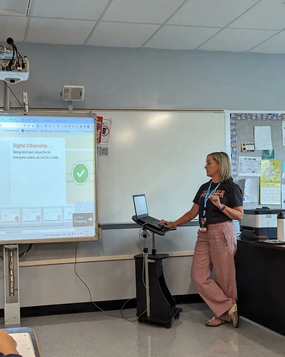 mcarter4409's tweet photo. Amazing day learning &amp; presenting @upstatetech #beebots #k5watchusthrive #Taylorsleads https://t.co/YnG0g34Dqh
