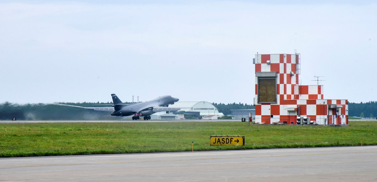 citrain64's tweet photo. 미공군 B-1B Lancer 폭격기
BTF 수행 중 일본 미사와(三沢) 공군기지에 착륙
– 미태평양공군 발표. https://t.co/SFLiyOCaL5