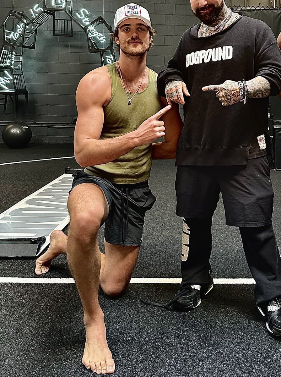 codyrraymond's tweet image. girl dinner