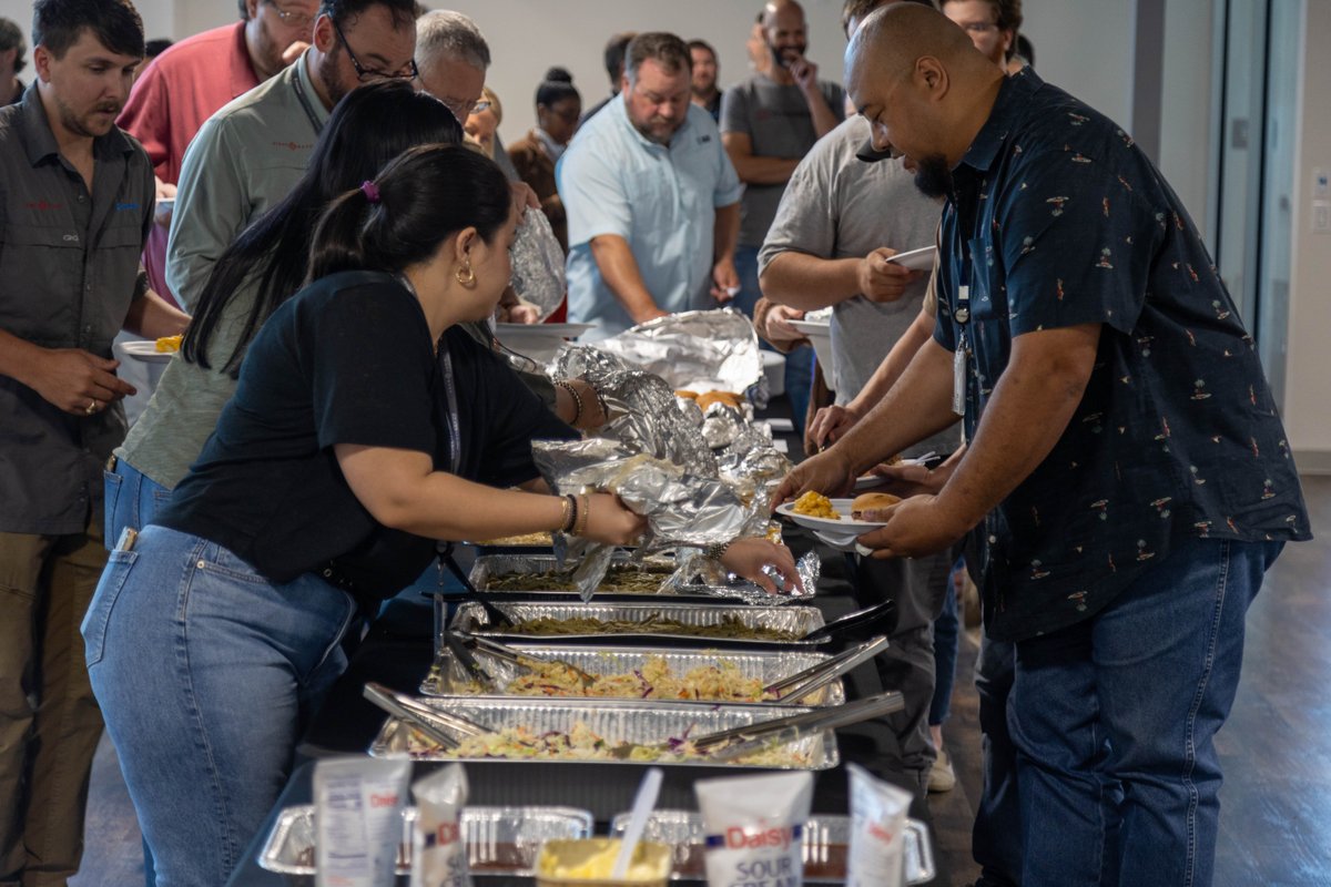 SellmarkCorp's tweet photo. Today we had our Q2 update to inform the team how the company is performing and followed it up with lunch and team building activities!
We are so thankful for our hard working team here at Sellmark! Keep up the great work everyone! #Sellmark #companyupdate https://t.co/WHaGubdTiw