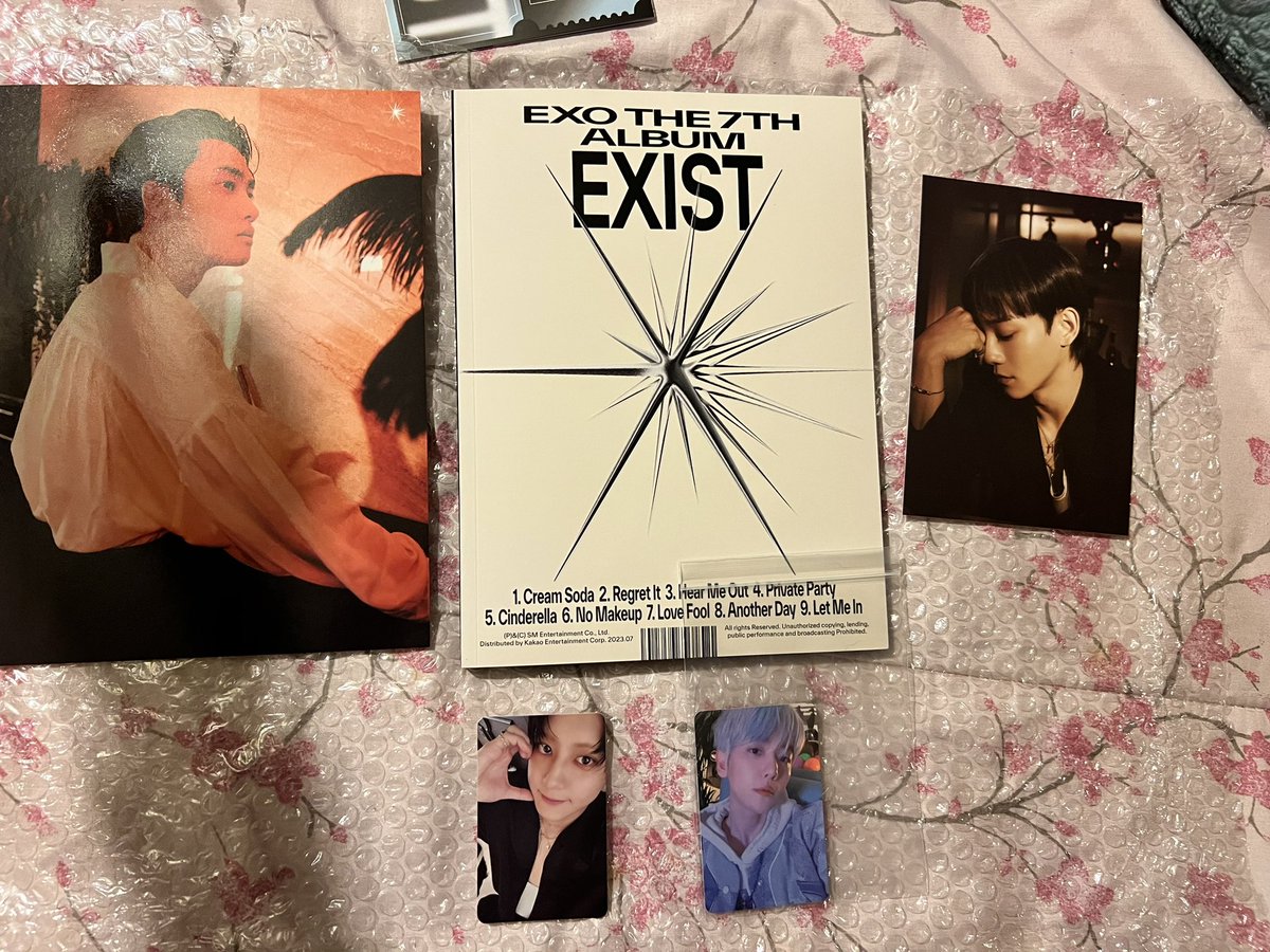 BSODJSNJ IM SO HAPPY IT FINALLY CAME!!! #EXO_EXIST THEY LOOK SO BEAUTIFUL!😭😭😭 PLEASE EXCUSE ME WHILE I… *EXIST*.😭🥁