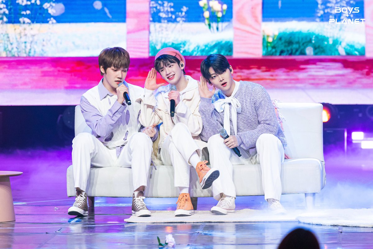 vdmo0ln's tweet photo. 여름이 와도 계속 봄사벚 듣고있어🥹💓 핑크색이 잘어울린다 우리강쥐 아무래도 내년 봄도 이 노래 듣고 오빠 생각 많이 할거같아 https://t.co/FXytyFncbv