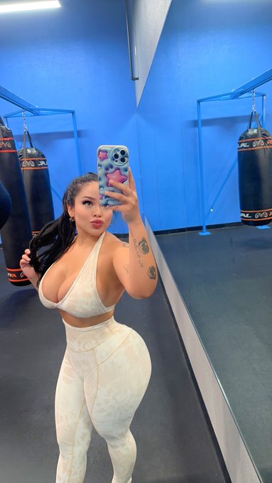 I really do be in the gym ? https://t.co/wDfKjkKdzD