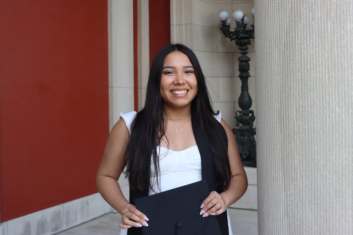 kellie_nav's tweet photo. In late May, I graduated from @BowdoinCollege with a Bachelor of Arts degree in Biology and Education. I am proud to say that as a first-gen student, I will be entering the next stage of my career as a @FulbrightPrgrm Scholar at the Australian Institute of Marine Science! https://t.co/zPxZxKo4N6