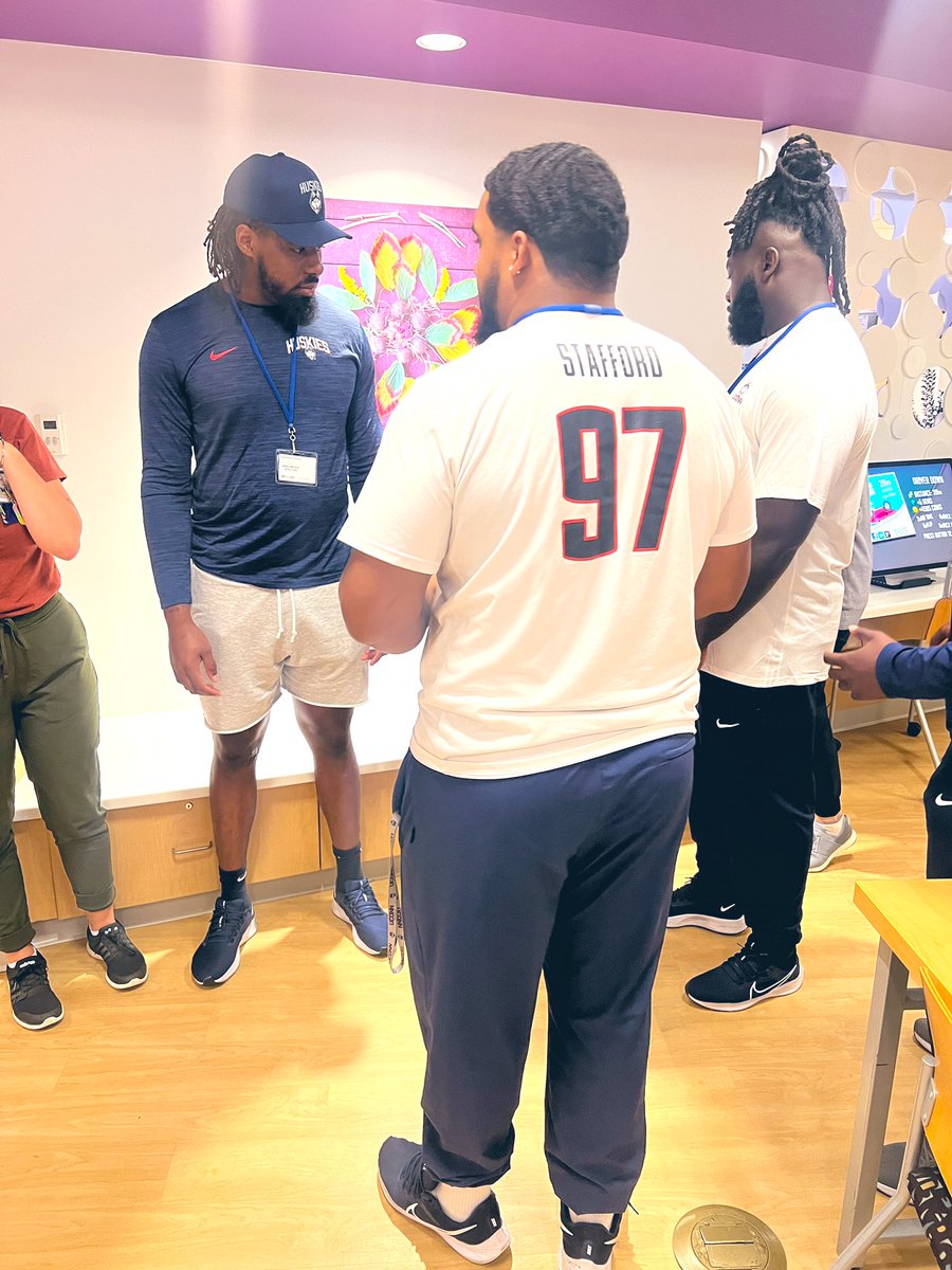 iamlowlifelani🎈™ (@jelanistafford1) on Twitter photo Today, my teammates and I had the pleasure of surprising the children at Hartford Childrens Hospital with a visit. During our time there, we brought immense joy and laughter to the children's faces, creating unforgettable memories for both them and ourselves. <a href="/UConnFootball/">UConn Football</a> Today, my teammates and I had the pleasure of surprising the children at Hartford Childrens Hospital with a visit. During our time there, we brought immense joy and laughter to the children's faces, creating unforgettable memories for both them and ourselves. <a href="/UConnFootball/">UConn Football</a>