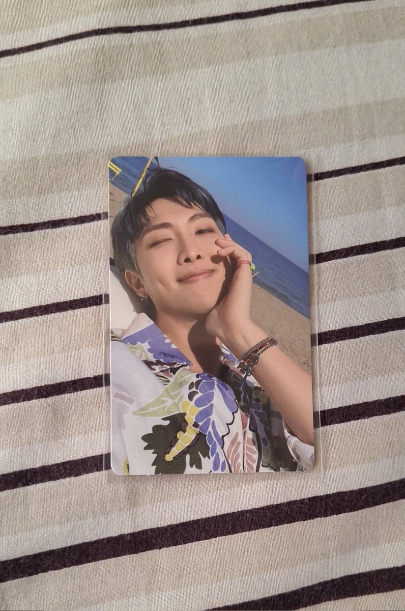 leafarqt's tweet photo. ic

hm kaya yung ganito if sinama ko isang complete inclu butter album??

thank u sa sasagottt!! https://t.co/glWG4X3yPS