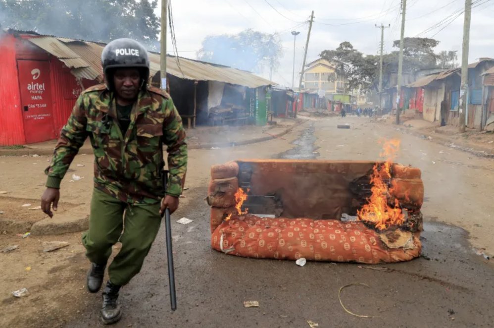 Kenyan demonstrators clash with police as three days of demonstrations against the cost of living and tax hikes kicked off in Kenya aje.io/cu5504