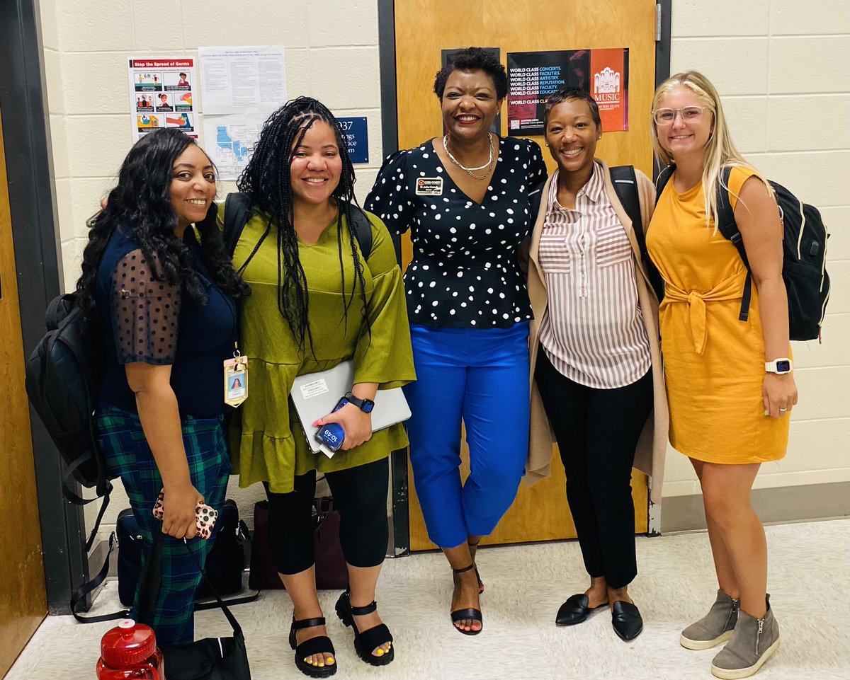 AMMorris123's tweet photo. So pleased to meet and speak with this group of 3-5 #nta24 teachers! You all have the best energy. Have a wonderful school year with your Ss @BirneyBobcats @Cwugigi @ClarkdaleLeader @kelmetcalfe @cmallanda @CobbSchools https://t.co/PRNUOjjVrX
