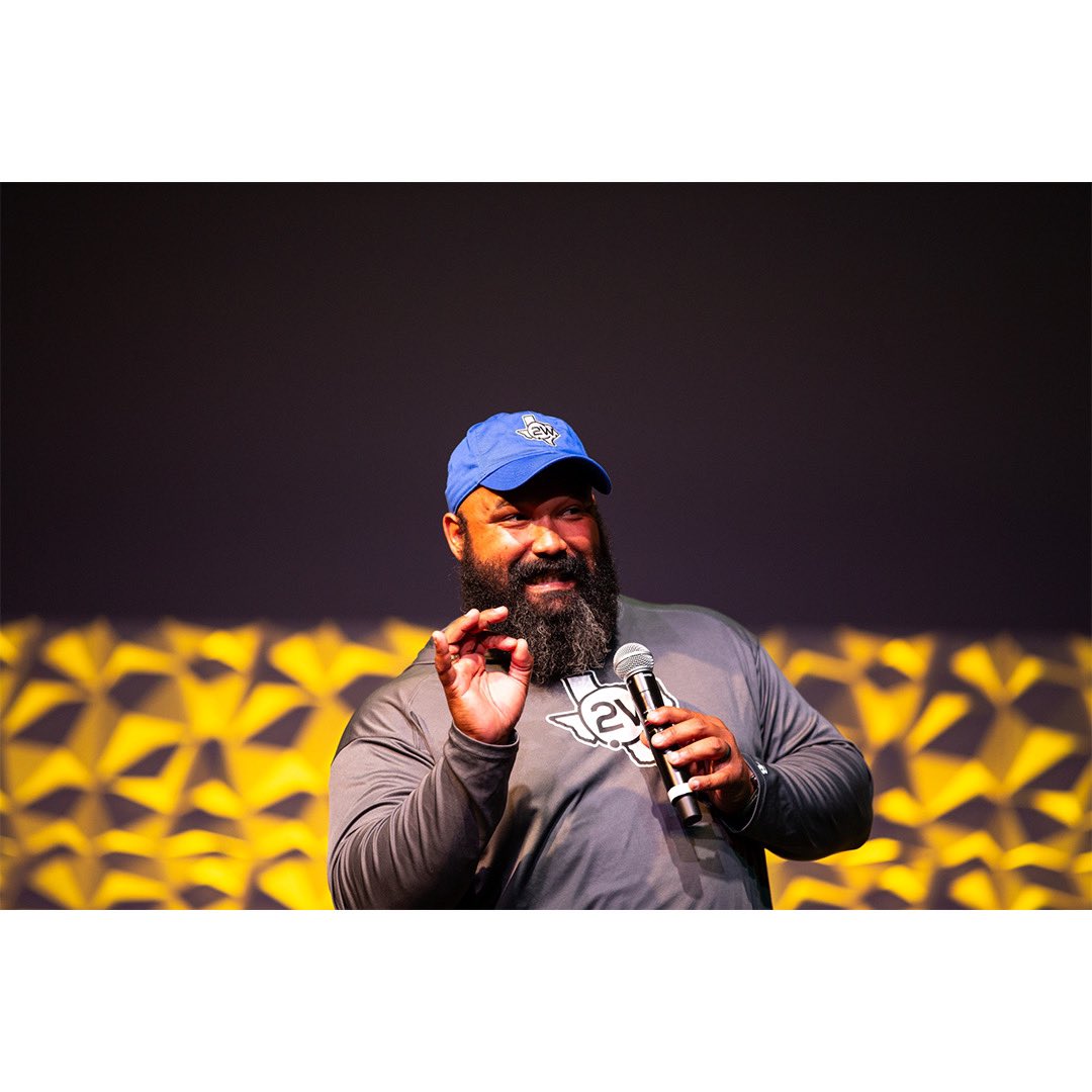 AricBecker's tweet photo. Thank you @RCISDAthletics for having me out to the first Leadership Summit. It was so good and I wish I brought my notebook to take notes!
Unbelievable speakers @MackeySpeaks , @catosterman , @TaryneEWEup #leadrcisd https://t.co/L9rIKPIH4i