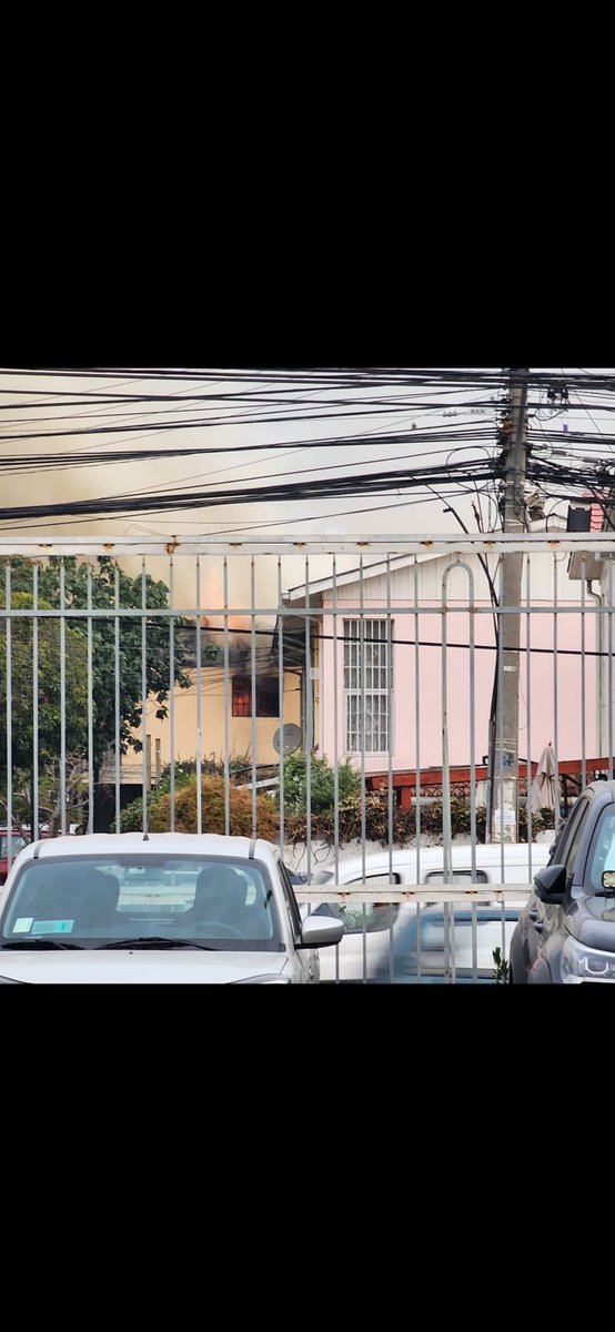PrimeraCBN's tweet photo. Carro RB-1 trabajó en alarma de incendio en la comuna de Ñuñoa @BomberosNunoa https://t.co/jBGYcknlXO