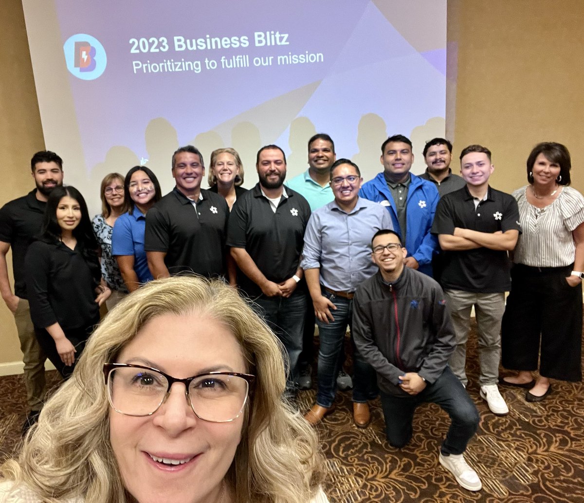 RMTMobile's tweet image. Final day of @UScellular business blitz in Yakima discussing how to drive towards excellence while staying true to our values. Thanks to all the associates who shared your time and experience! Biggest thanks to Robert Jakubek showing me how it’s done! #connectingtowhatmattersmost