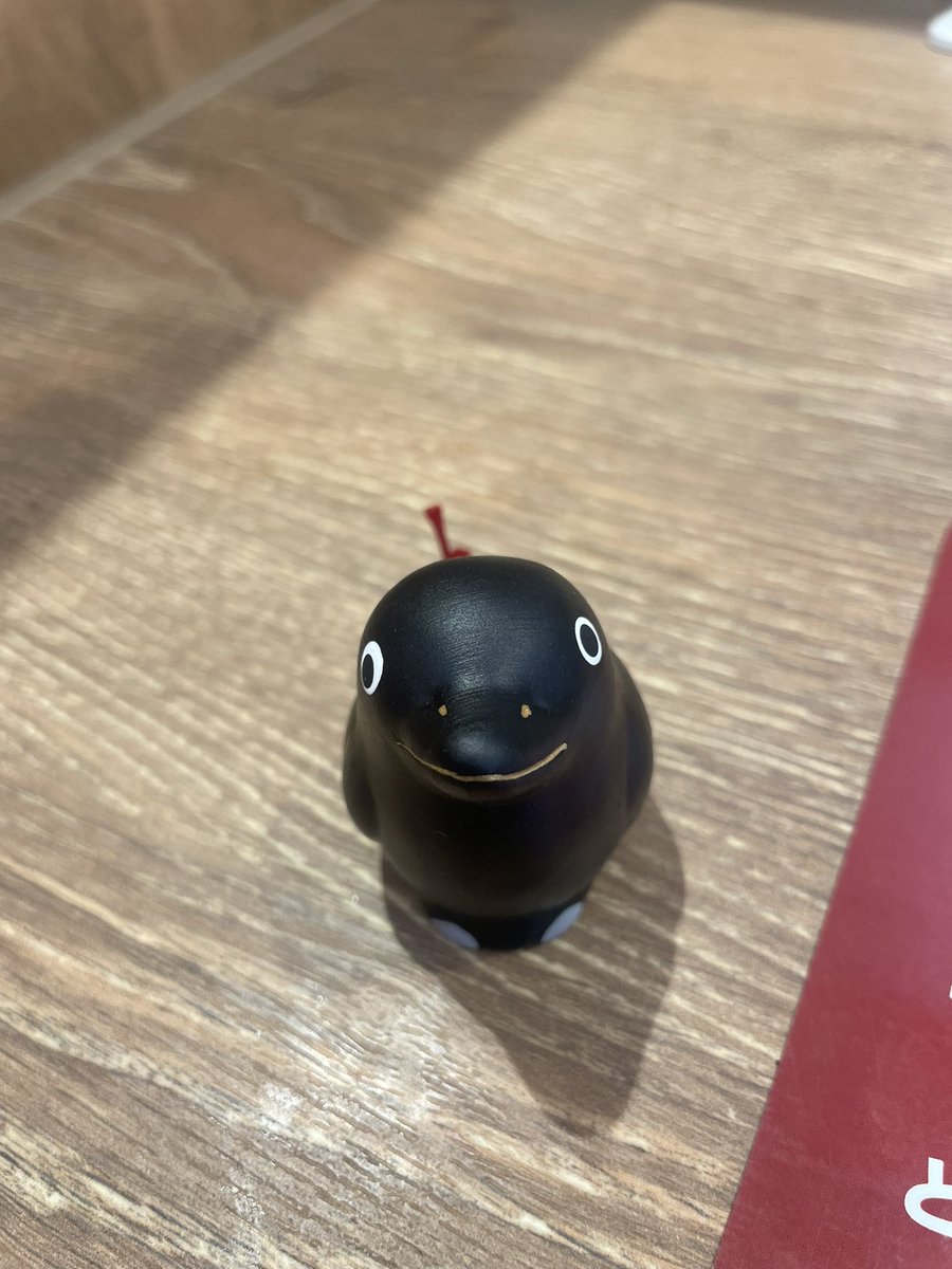 hirokonokoto's tweet photo. 今年は、体調と酷暑のためJRで訪問。
新商品登場、烏おみくじ https://t.co/iK27RCZMB5