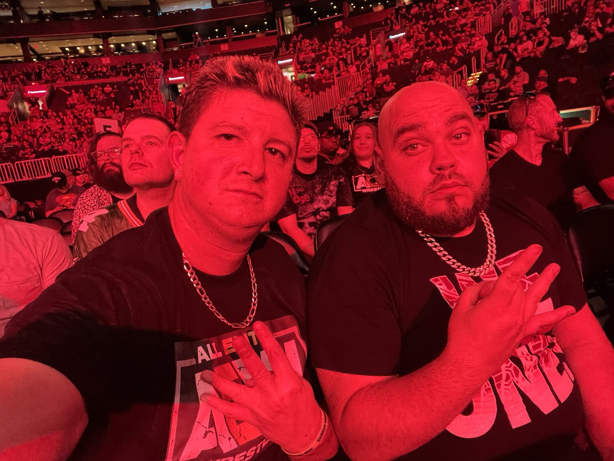 KevinIacoviello's tweet photo. Boston, We Out Here #Aew #AEWDynamite #AewBoston #BloodAndGuts @tdgarden @AEW https://t.co/qFnLqzqkBe