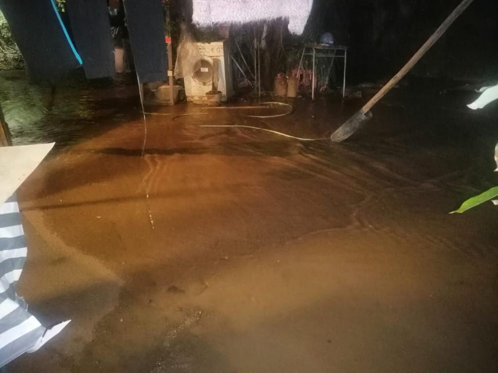 iam_camilo's tweet photo. @esval_chile AYUDA, EN AVENIDA EL TRABAJADOR 1298, QUILPUE, RUPTURA DE MATRIZ, LOS TELEFONOS NO CONTESTAN https://t.co/QmLAnYg966