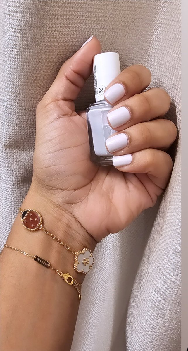 YamelMataM's tweet photo. 💅🏽
#NailsDone #Essie #OnTheDownload https://t.co/LaYjGXmsl7