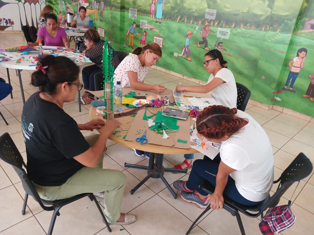 Oxfam_CA's tweet photo. #ElSalvador 🇸🇻 | El @Museo_Marte, a través del #ProgramaComunitario Archivo, arte y memoria, continúa ejecutando talleres para la reflexión sobre las memorias individuales y colectivas a través del arte en torno a la gestión de conflictos y cultura de paz.
👇🏽 https://t.co/zbLUeEbKlh