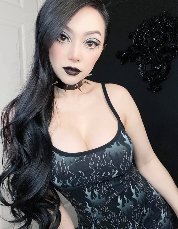 VampyBitme's tweet photo. In Flames🔥 https://t.co/WaEtegfDKP